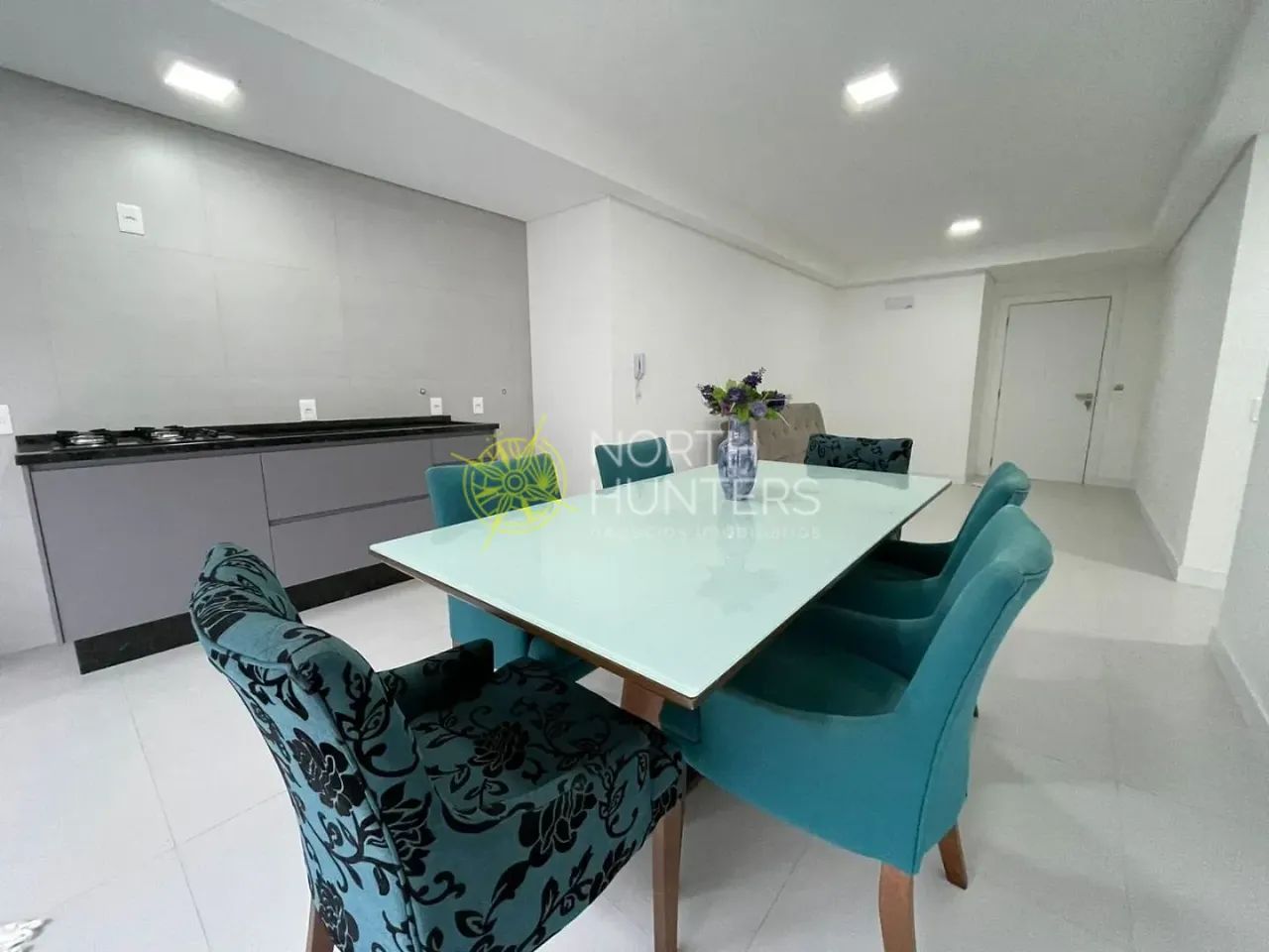 Apartamento com 2 dormitórios para alugar, 80 m², quadra mar- Jurerê - Florianópolis/SC