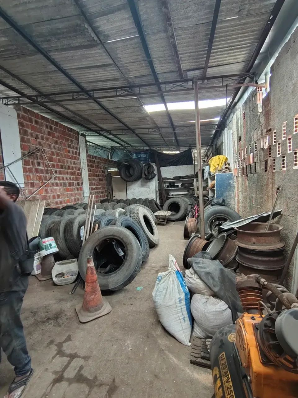 Vendo Prédio Comercial no Tabuleiro em frente ao D. E R - Foto 2