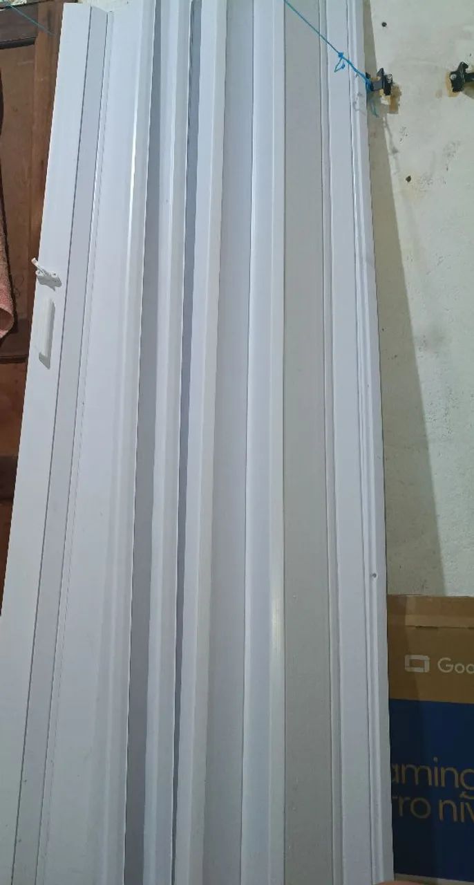 Vende-se porta sanfonada pvc 2 de altura e 1 de comprimento 