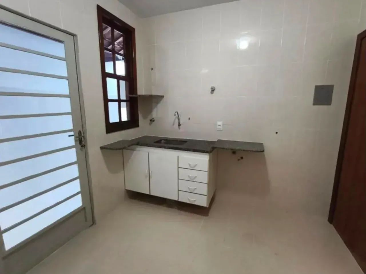 Casa Linear com 3 quartos sendo 1 suíte 2 banheiros 2 vagas - Foto 4