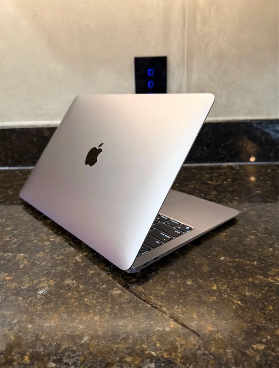 MacBook M1 com Mouse Magic 