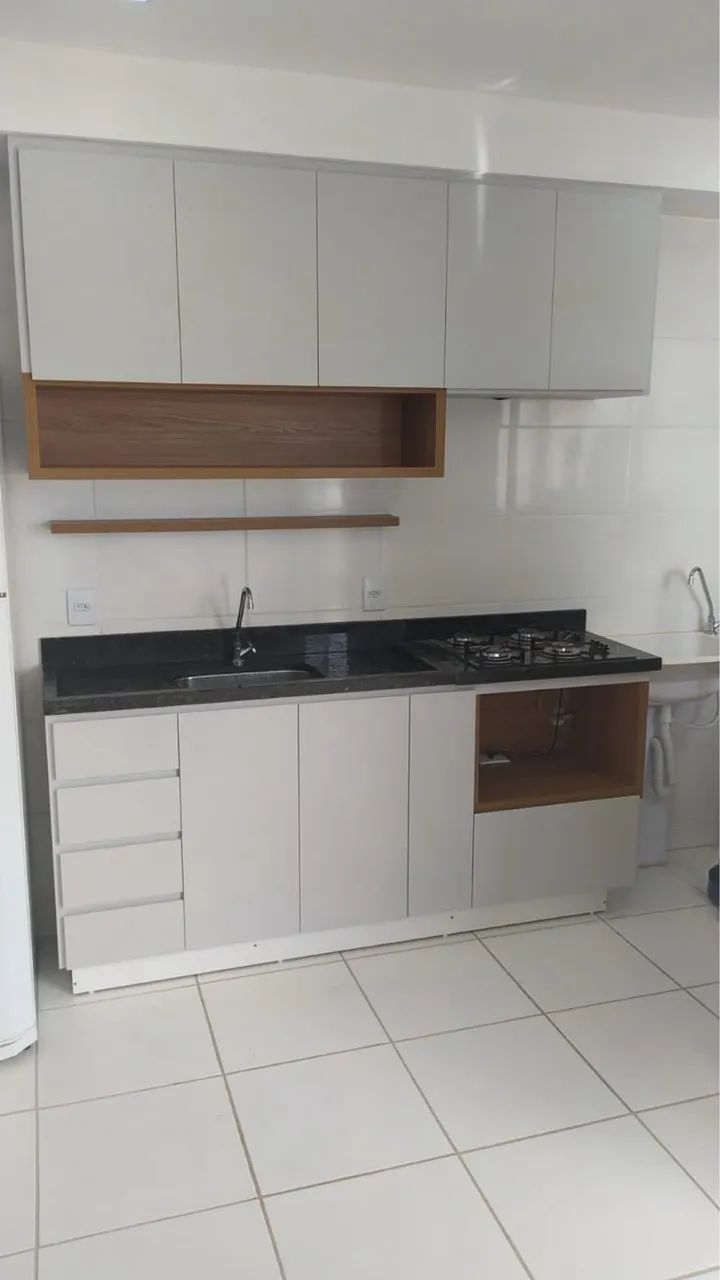 Cozinha Planejada Completa - Branco com Detalhes em Madeira