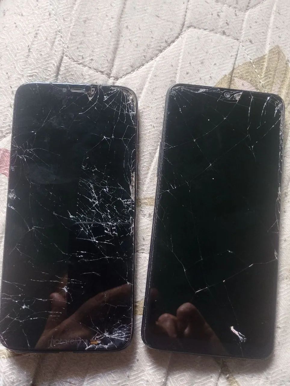Celular estragado a 20 e moto G7