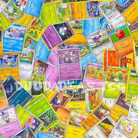 50 cartas pokémon (Com 5 BRILHANTES) - Foto 3