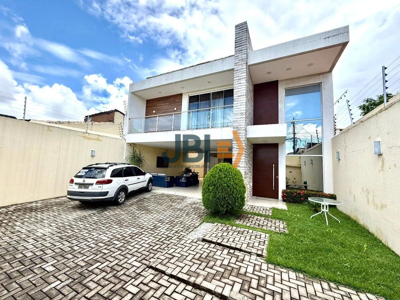 Vende-se casa alto padrão com 3 quartos - Rodolfo Teofilo