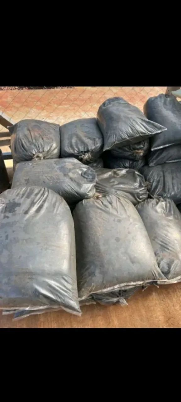 Vendo terra preta sacos de 20k só R$6.00Reais o saco terra boa sem cheiro de Barro  - Foto 2