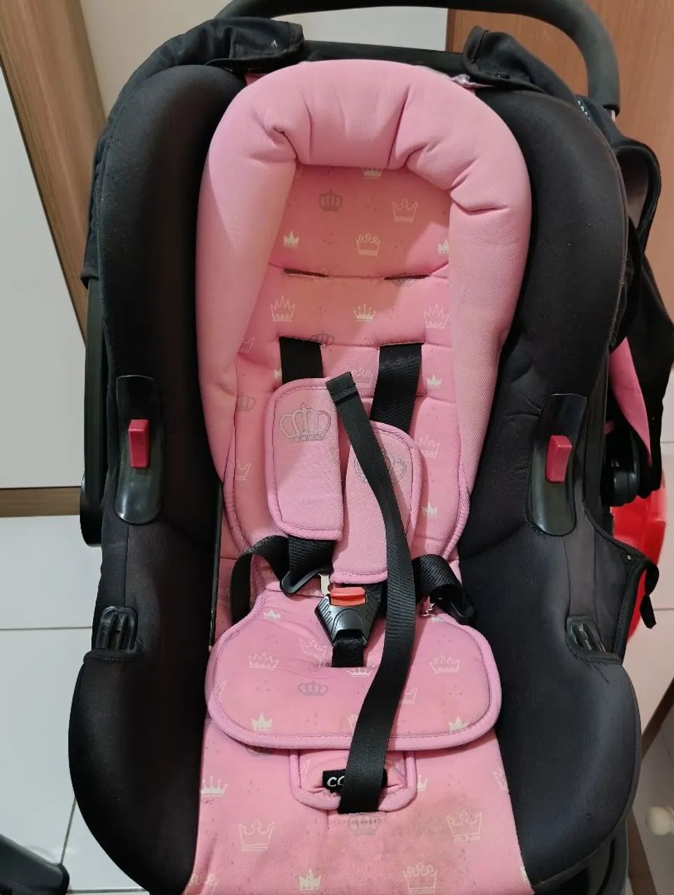 Carrinho com bebê conforto 