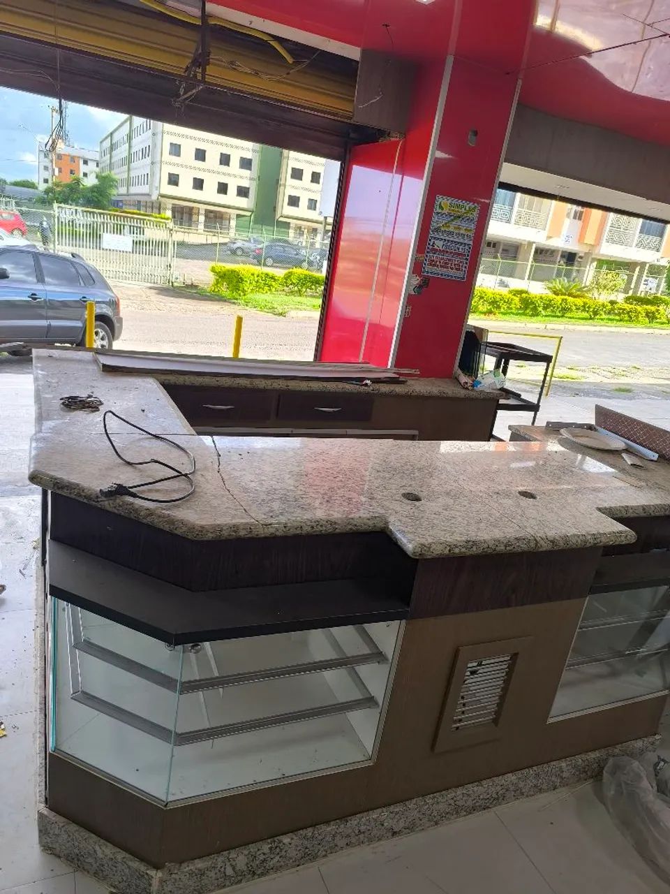  balcão ,estante planejada e pia de inox a venda ,tudo por R$.1600