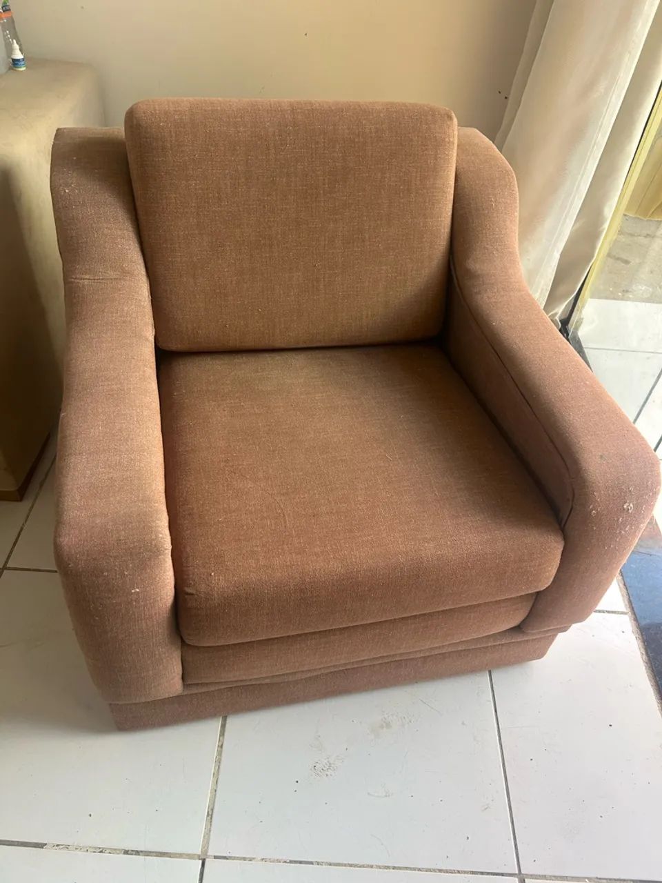 Poltrona Estofada Confortável - Excelente Estrutura |