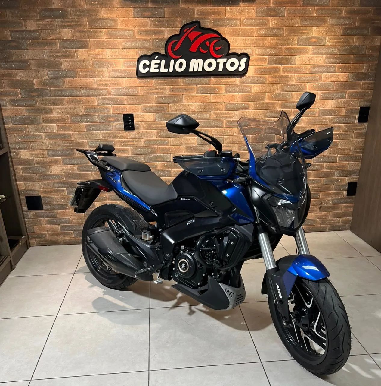 DOMINAR 400   AZUL 2025/2025 - Foto 2