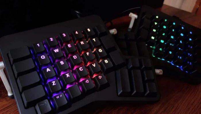 Ergodox EZ Split Keyboard with Backlighting416602668747335681