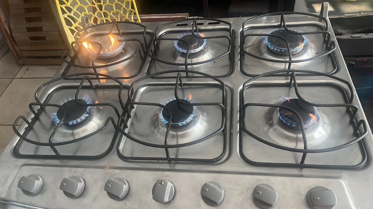 Fogão Brastemp inox 6 bocas acendimento manual bem conservado  - Foto 4