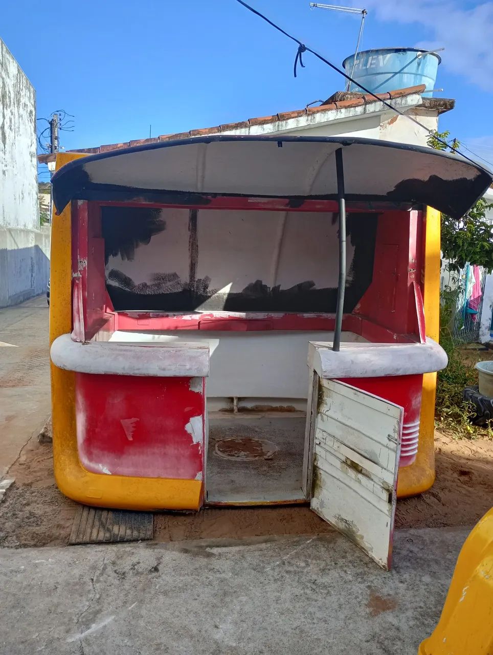 Quiosque todo em fibra, com várias possibilidades de comércio