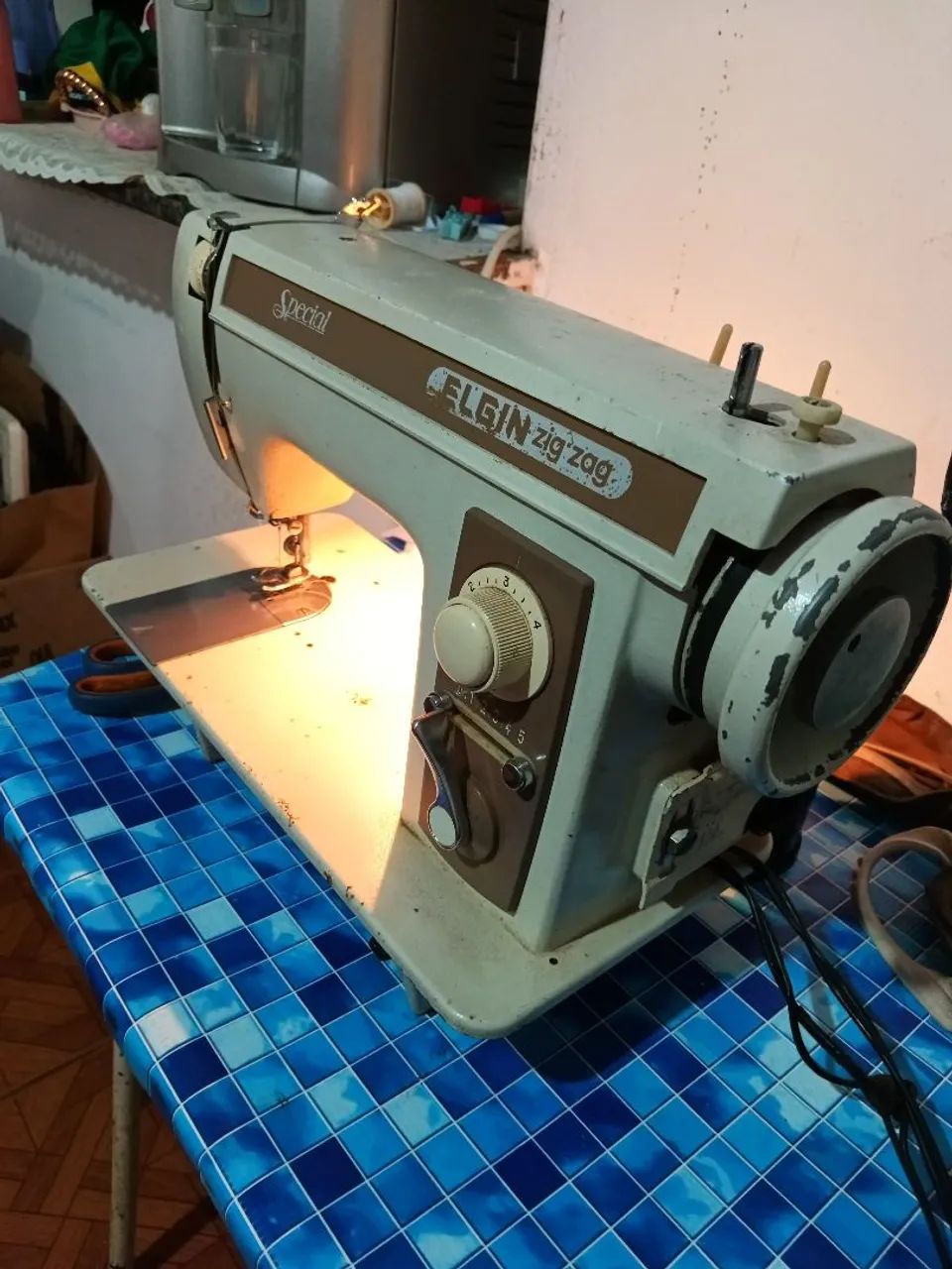 MÁQUINA DE CUSTURA C/ MOTOR 127V - Foto 2