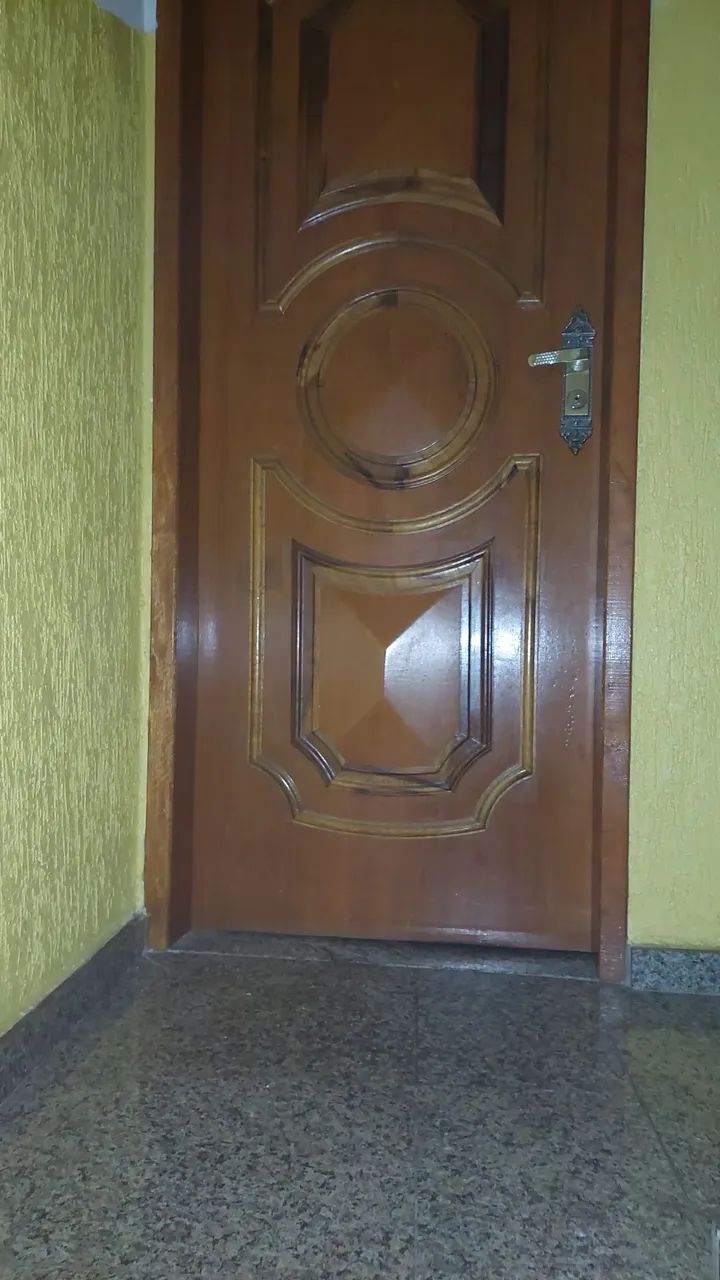 Alugo excelente apto. Segundo andar