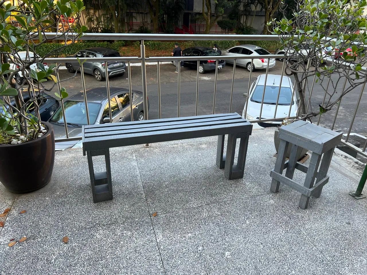 Conjunto banco de jardim de madeira 