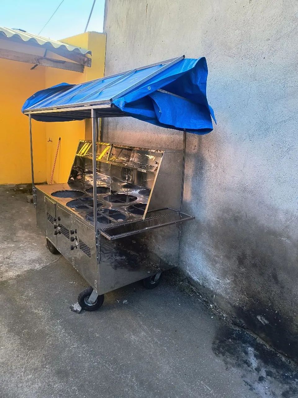 Carrinho de Banho-Maria em Inox 6 Cubas para Comida Quente<br>Ou, se não coub