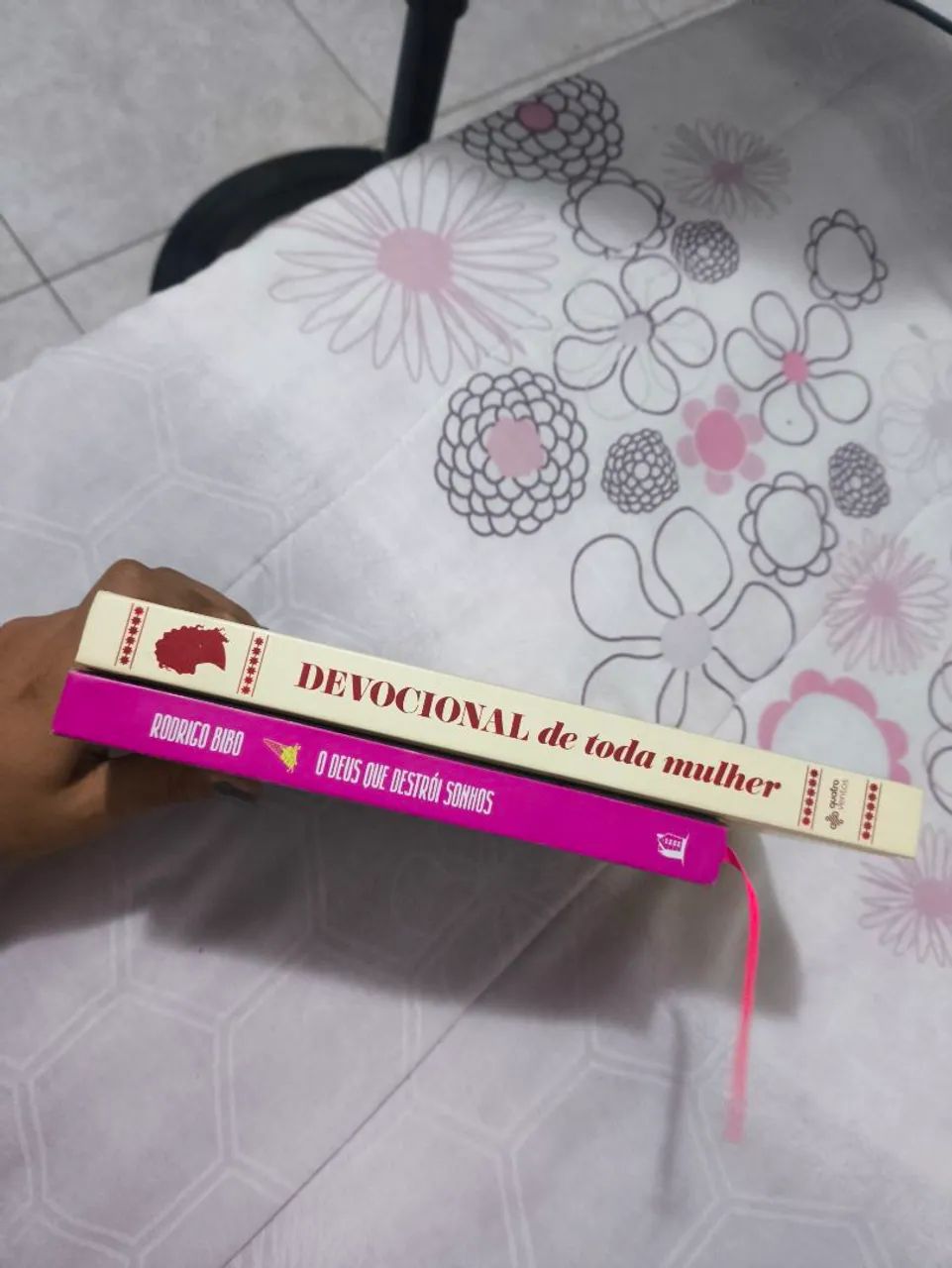 2 livros cristãos( devocional) - Foto 4