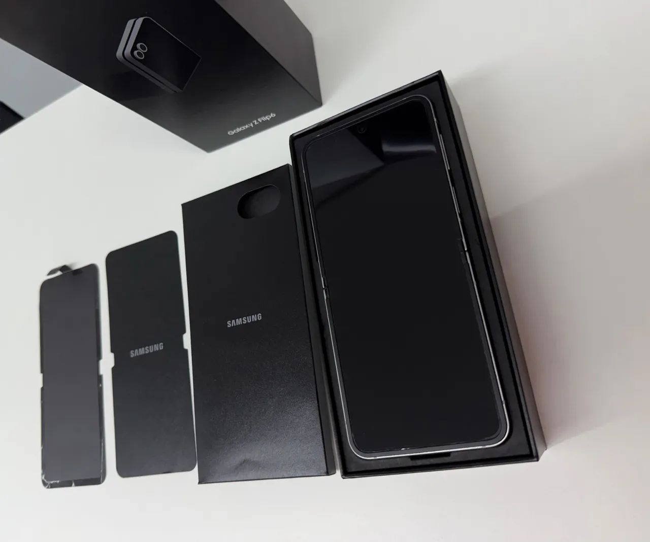 Samsung Galaxy Z Flip 6  256GB | 12GB RAM - Foto 3