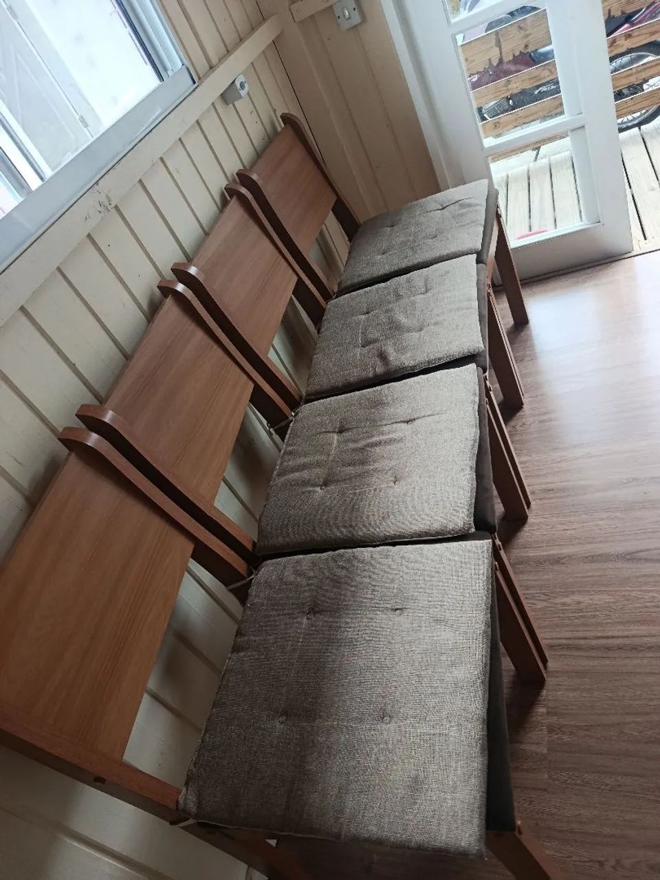 MESA 4 CADEIRAS COM ESTOFADOS 450 REAIS  - Foto 4