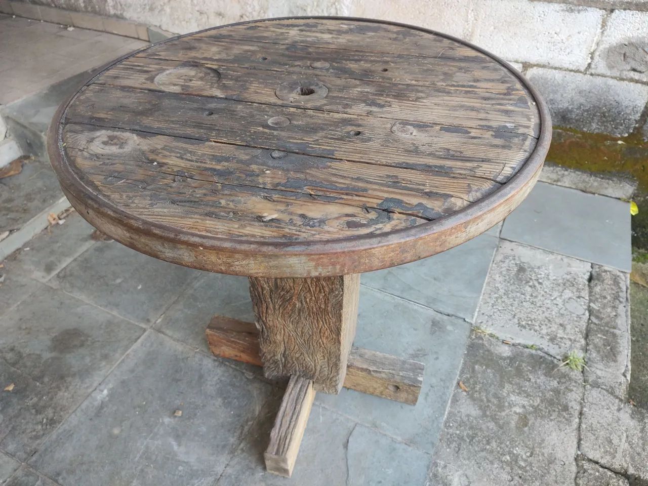 Mesa de madeira macissa com roda de carretel - Foto 2