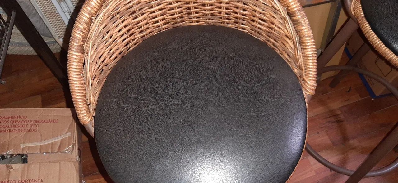 3 banquetas em junco natural,com pintura eletrostatica  - Foto 3