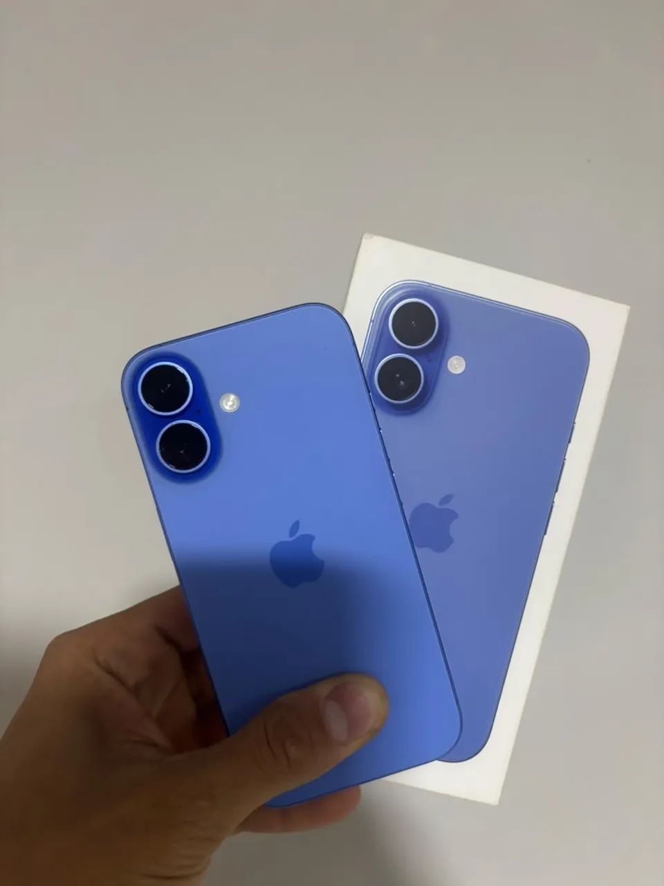 iPhone 16 azul