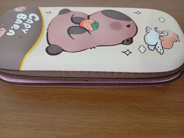 Material Escolar Estojo Capivara, fita corretiva, Bloco 3D, borracha, lápis, caneta em gel - Foto 3