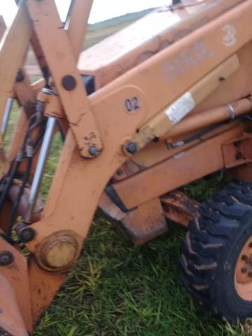 Retroescavadeira 580L 4X2 - Foto 6