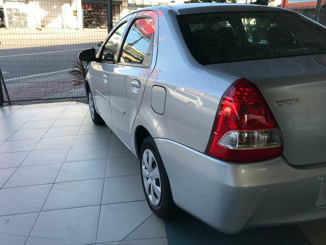 Toyota etios 1.5 xs 2014 sedan flex unico dono - Foto 10