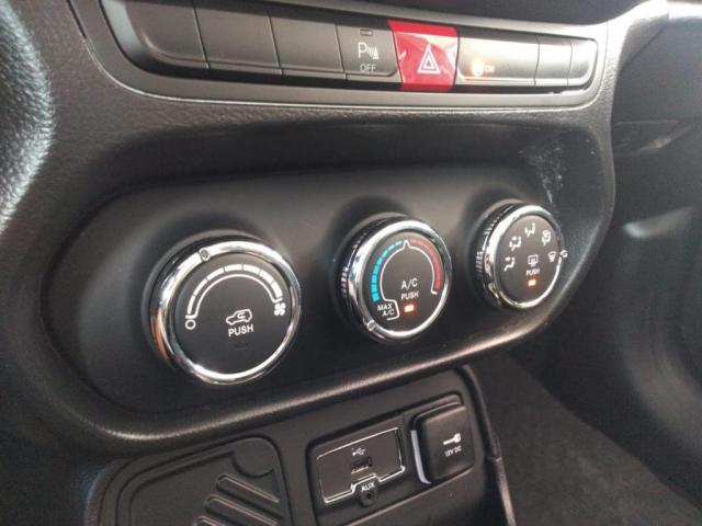 Renegade Sport 1.8 4x2 Flex 16V Aut. - Foto 15