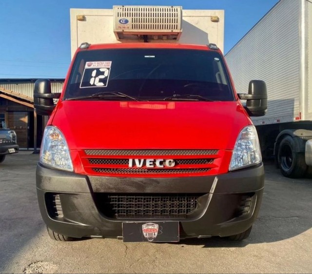 CAMINHÃO BAÚ REFRIGERADO