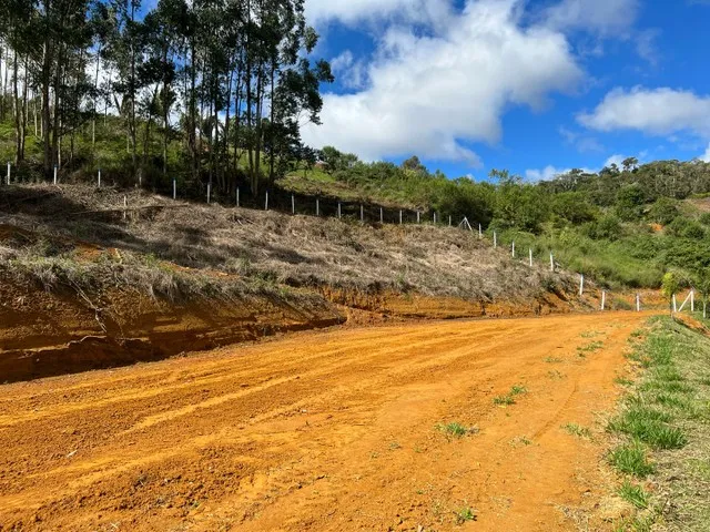 ** CHÁCARA EM SANTA TERESA- APENAS 3 KM DO CENTRO**