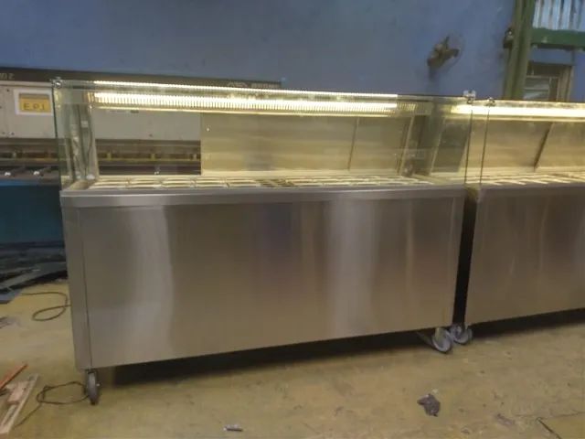 Condimentadora expositora com balcão refrigerado em aço inox sob medida  - Foto 4