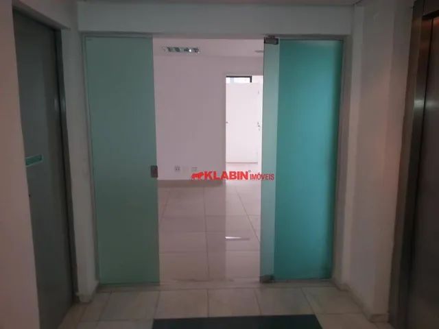 Sala comercial à 150m do metro Ana Rosa - 100m - 3 banheiros - 2 vagas - Ar condicionado -