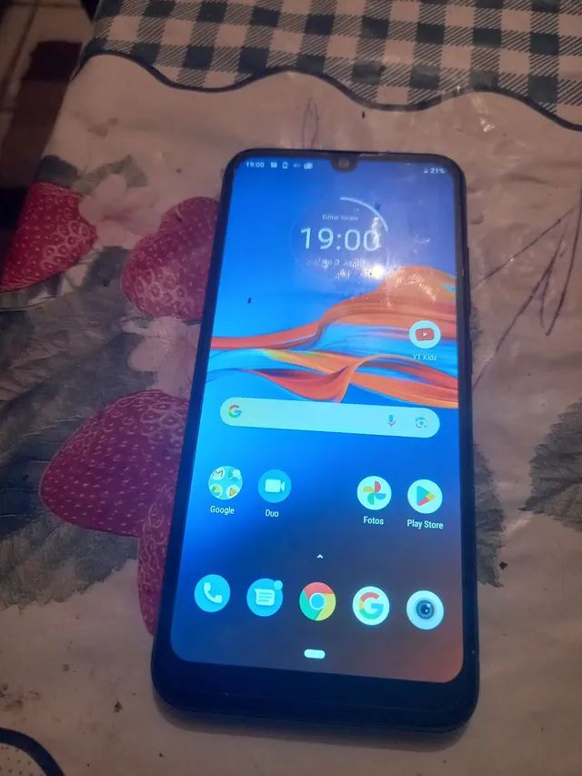 Vendo esse celular  Motorola sime novo