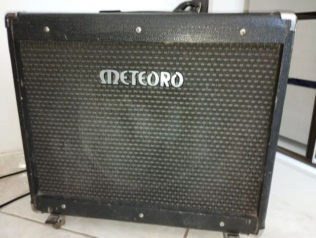 Amplificador valvulado mgv30 meteoro com Celestion V30 Vintage Gold original 