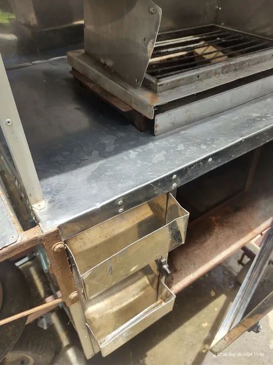 Churrasqueira Industrial (Usa Carvão) em Aço Inox - Foto 3