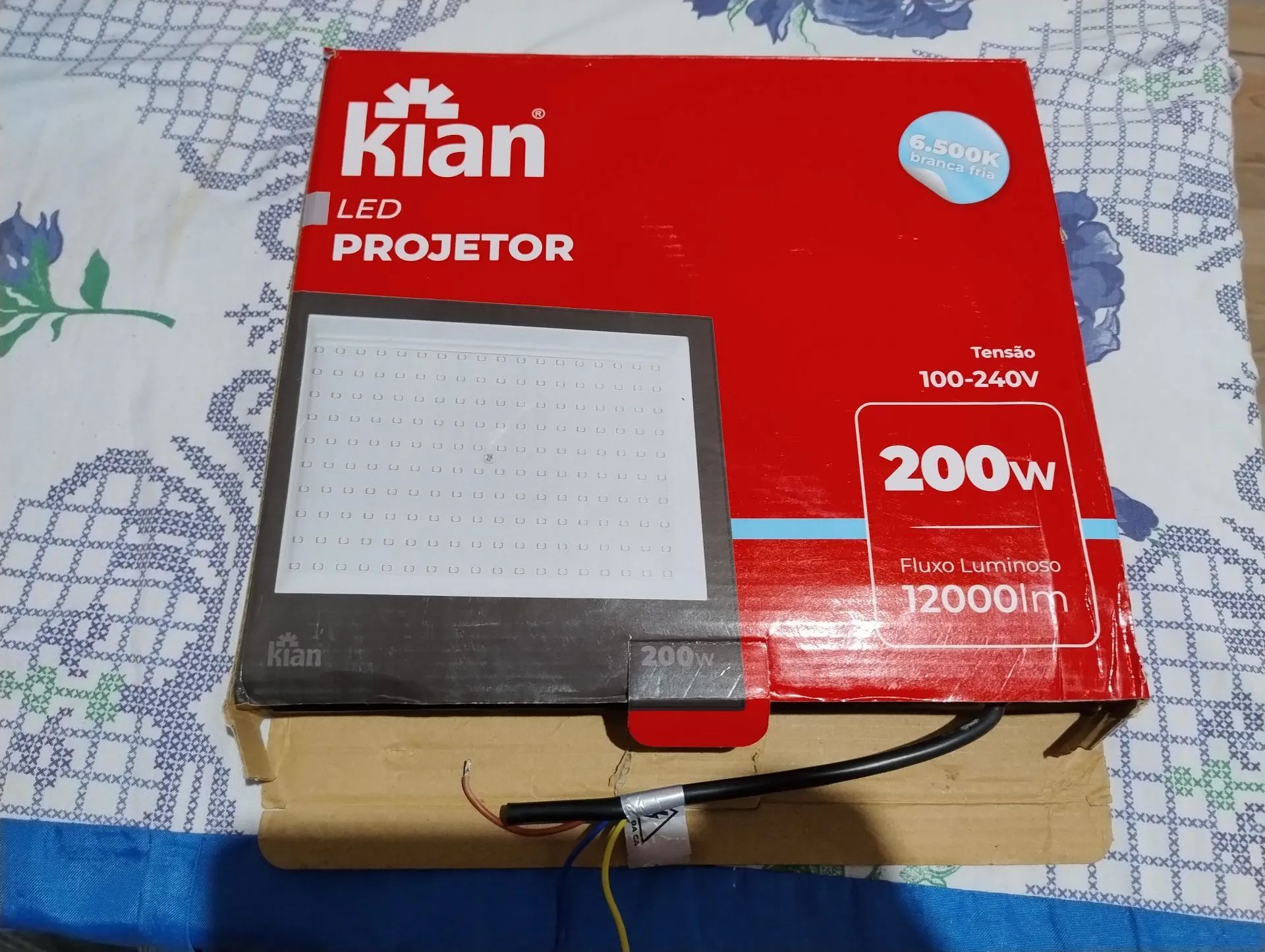 Refletor novo na caixa  de 200w  - Foto 3