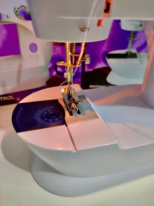 Máquina de Costura Portátil - Ideal para Iniciantes! - Foto 4