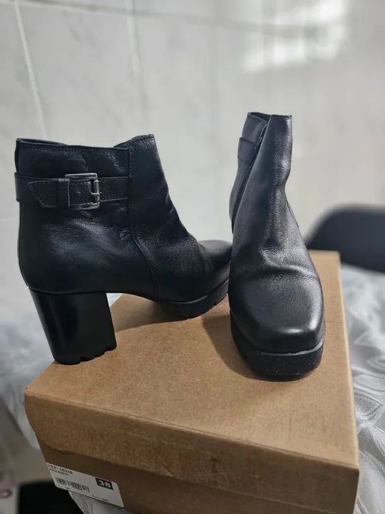 Bota Stiletto de couro 