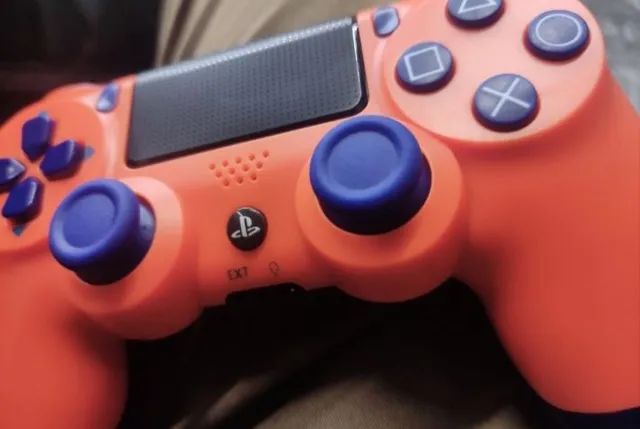 CONTROLE PS4 PLAY 4 LARANJA PERFEITO ESTADO  - Foto 2