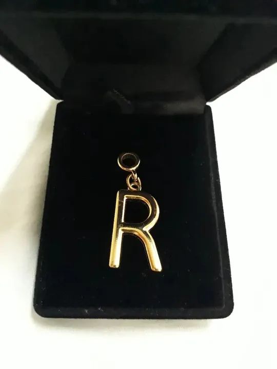 Pingente letra R Dourado semi joia - Foto 2