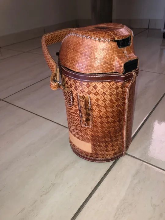 Garrafa térmica inox revestida em Couro