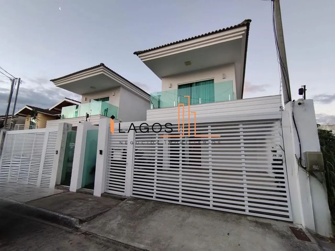 Casa para Venda em Cabo Frio, Novo Portinho, 4 dormitórios, 3 suítes, 5 banheiros, 2 vagas