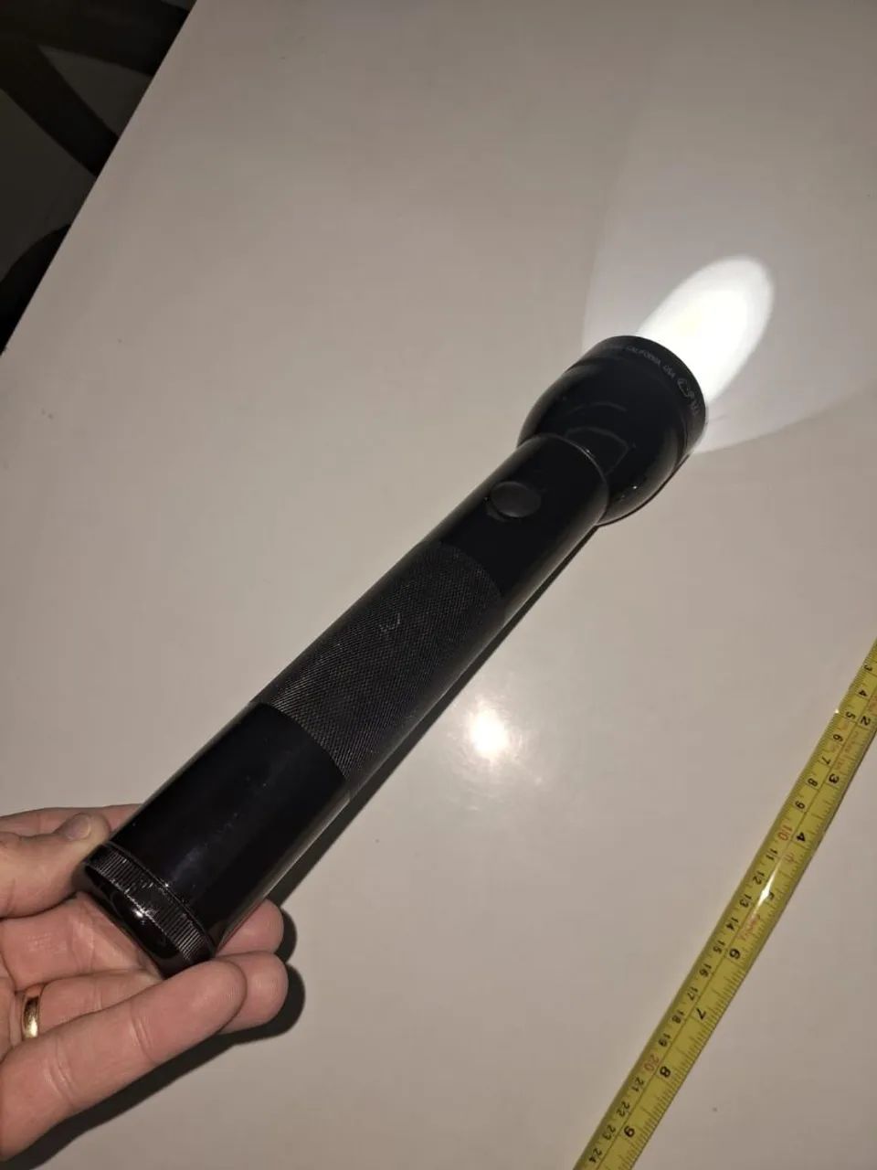 Farol lanterna maglite preta 2 pilhas 28 cm - Foto 2