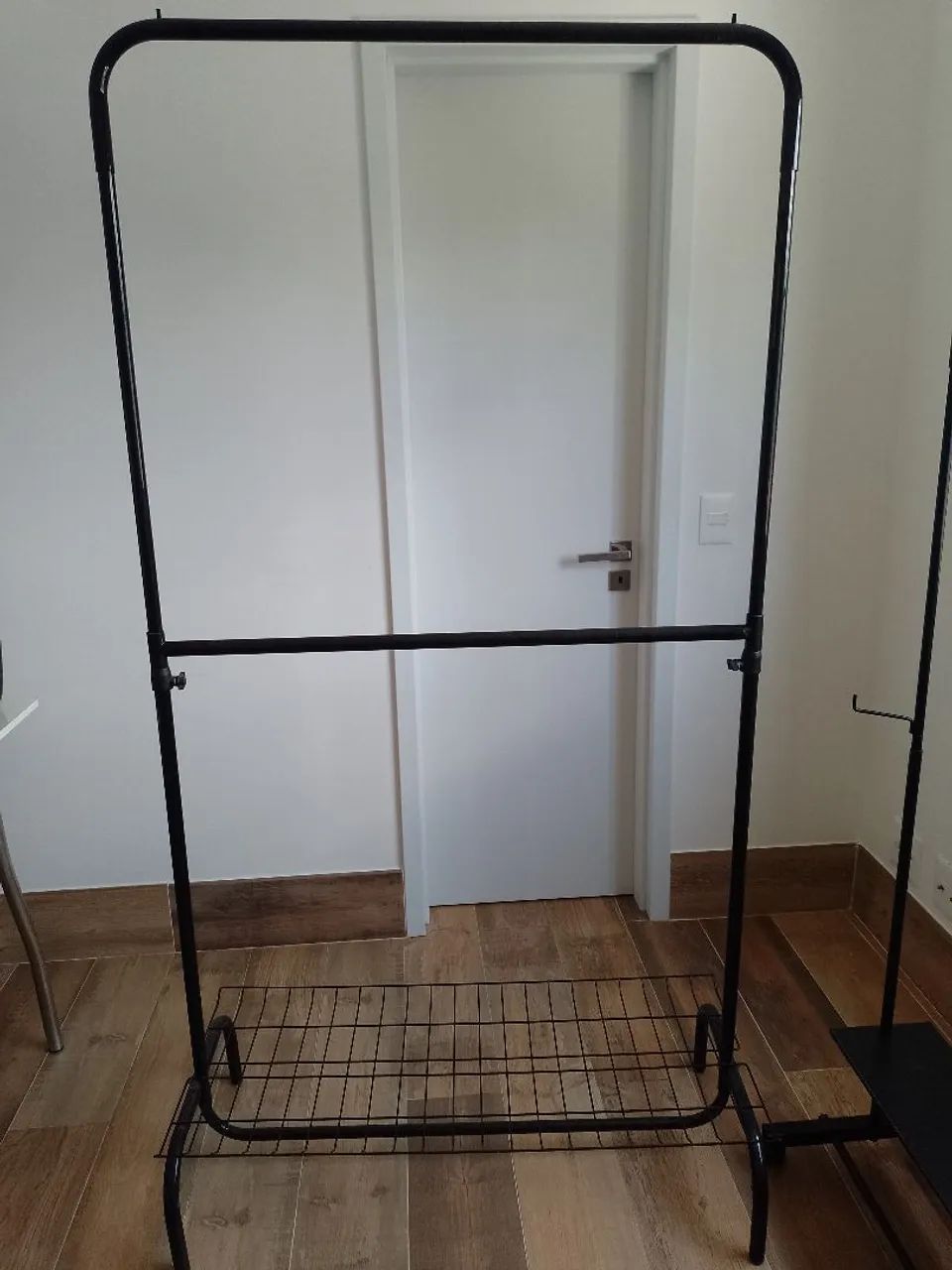 02 Clothes Hanger64386071671937120