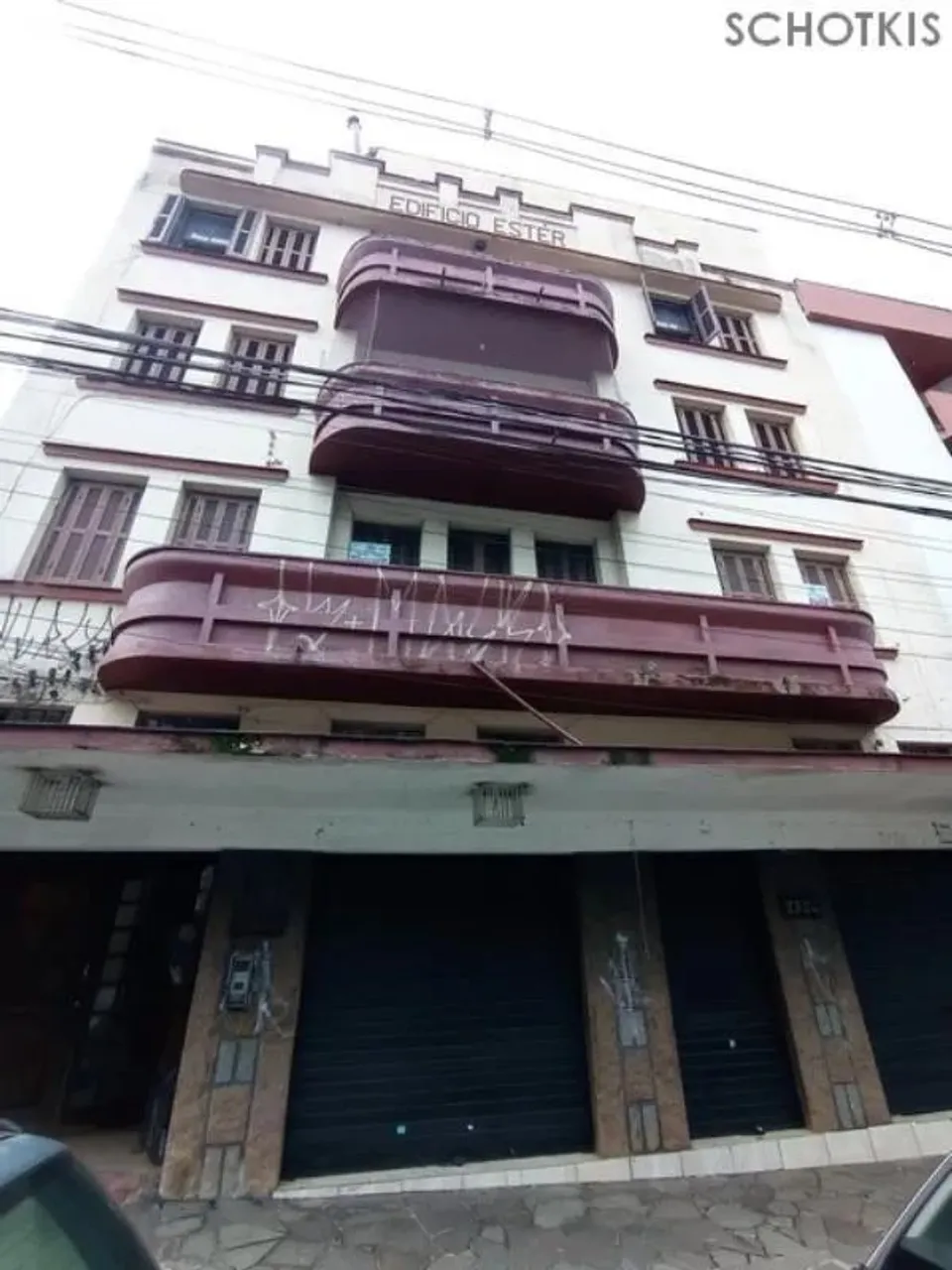 IMOBILIÁRIA SCHOTKIS ALUGA APARTAMENTO DE 04 DORMITÓRIOS, 1º ANDAR, COM UM LANCE DE ESCADA