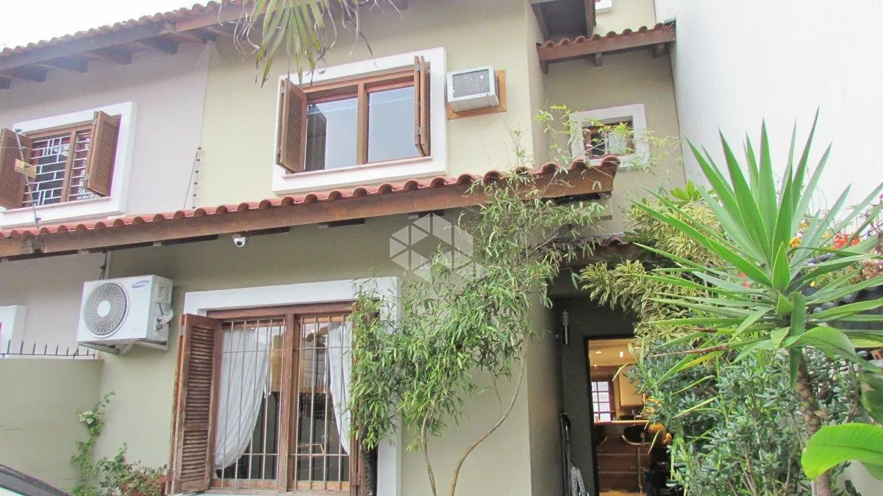 Excelente casa 3 dormitórios com uma suíte, 2 vagas de garagem e piscina à venda no Guaruj - Foto 3