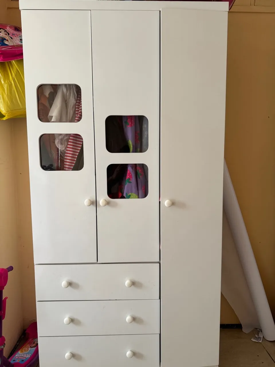 Vendo guarda roupa ,semi novo ,bem conservado em perfeito estado